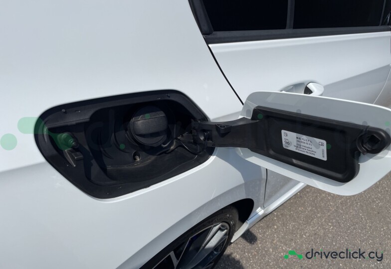 Volkswagen Golf White