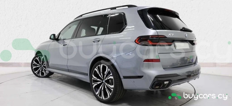 BMW X7 Серый