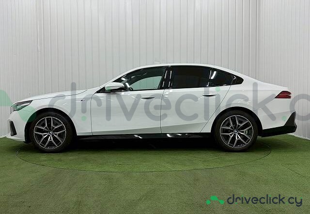 BMW 5 series Белый