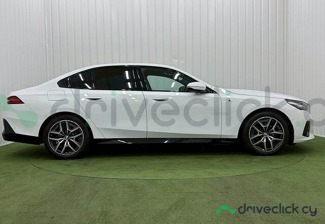 BMW 5 series Белый