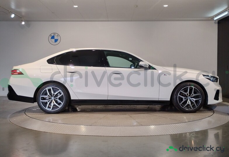 BMW 5 series Белый