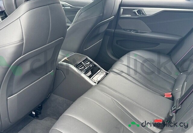 BMW 8 series Черный