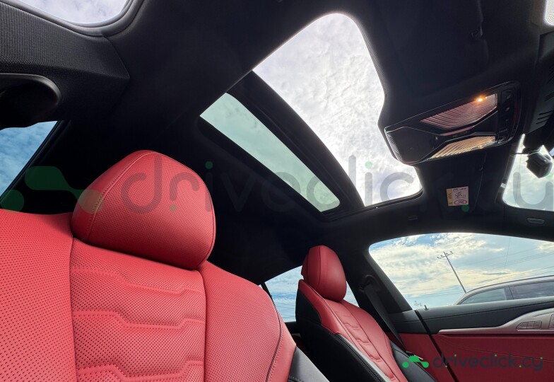 BMW 8 series Белый
