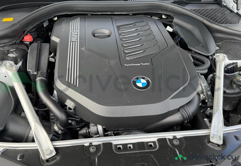 BMW 8 series Белый