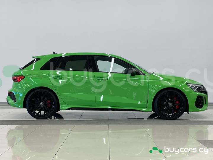 Audi RS3 Sportback Зеленый