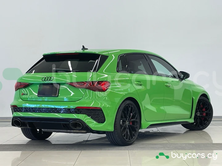 Audi RS3 Sportback Зеленый