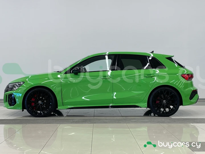 Audi RS3 Sportback Зеленый