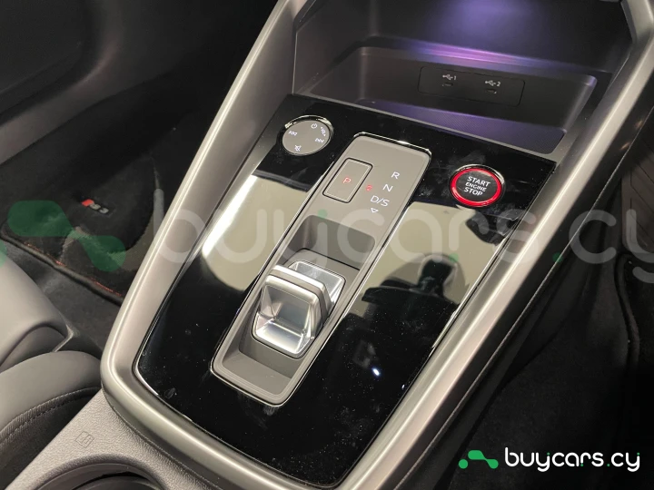 Audi RS3 Sportback Зеленый