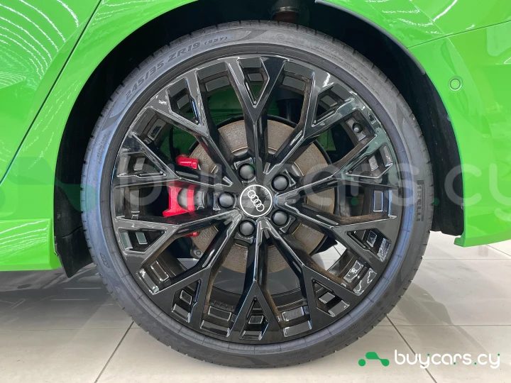 Audi RS3 Sportback Зеленый
