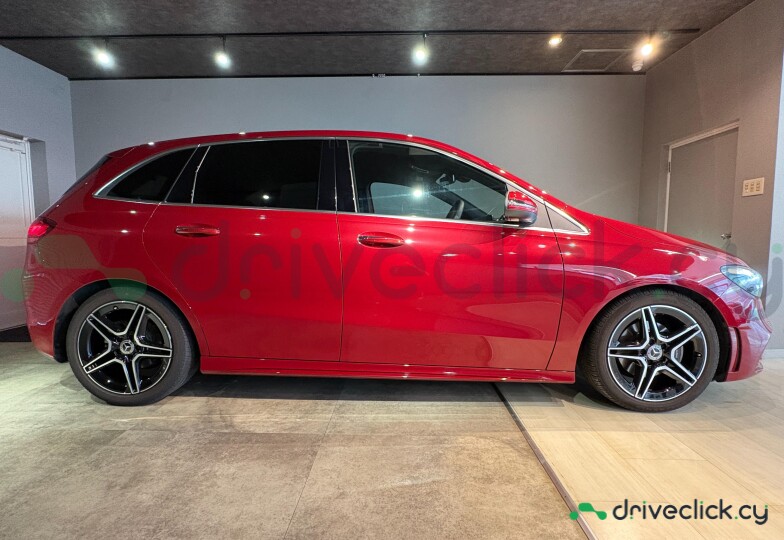 Mercedes B-class Red