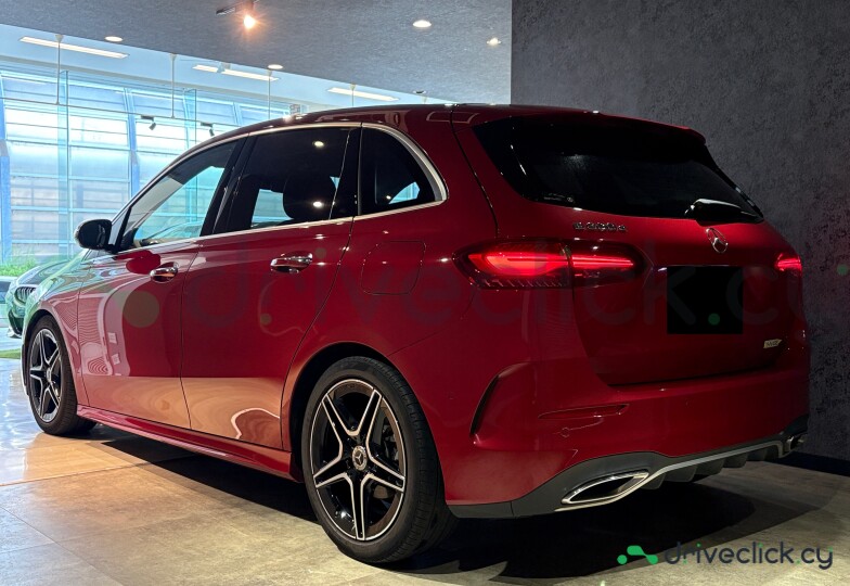 Mercedes B-class Red