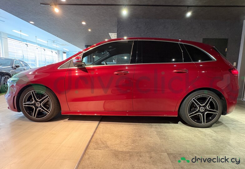 Mercedes B-class Red