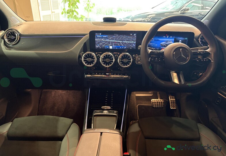 Mercedes B-class Red