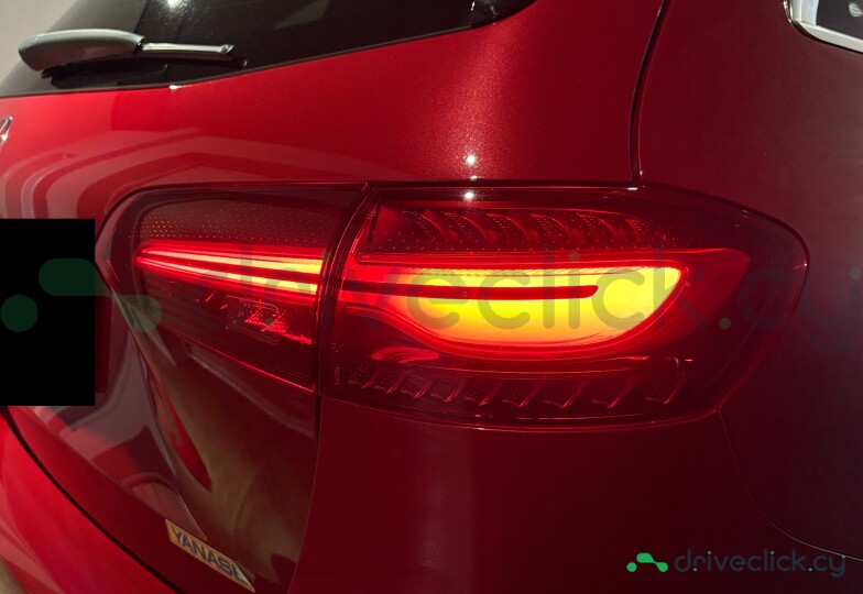 Mercedes B-class Red