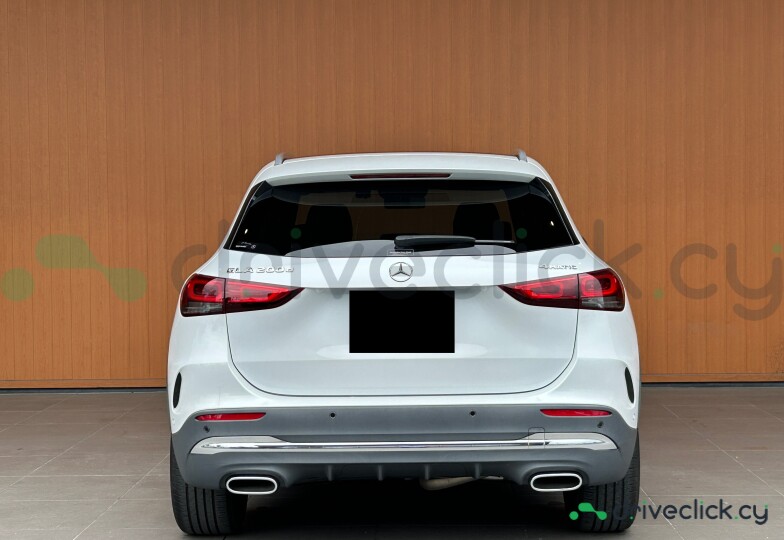 Mercedes GLA-class White