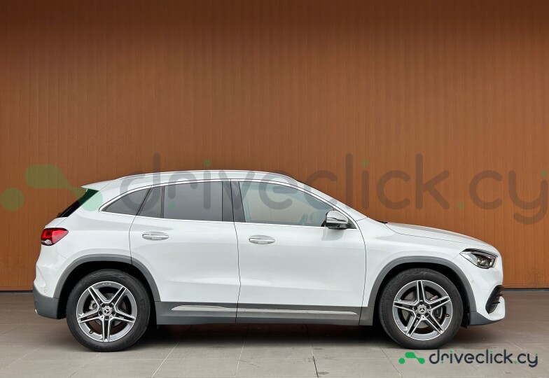 Mercedes GLA-class White