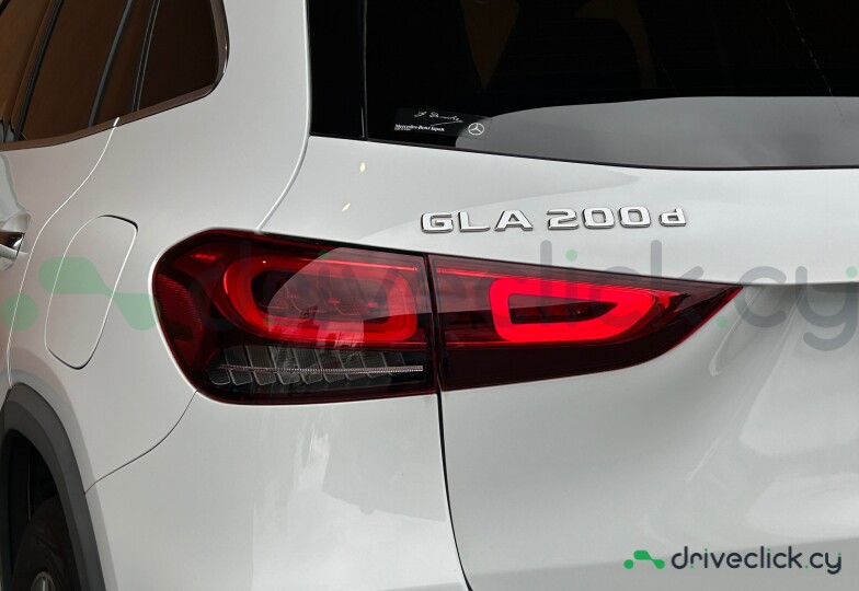 Mercedes GLA-class White