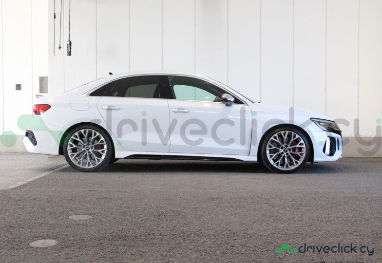 Audi RS3 Белый