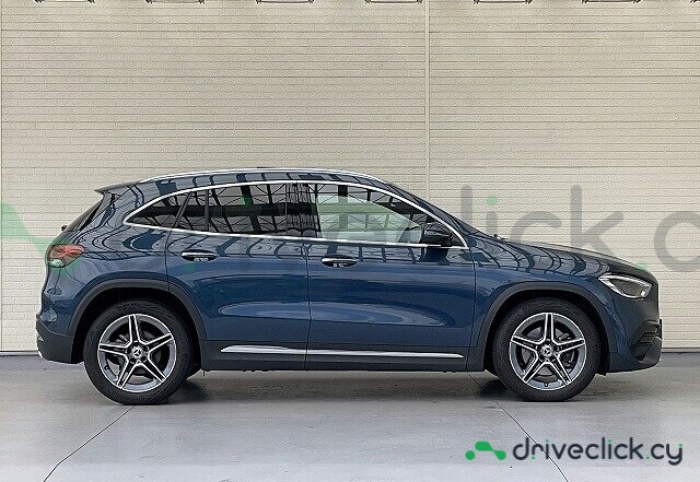 Mercedes GLA-class Blue