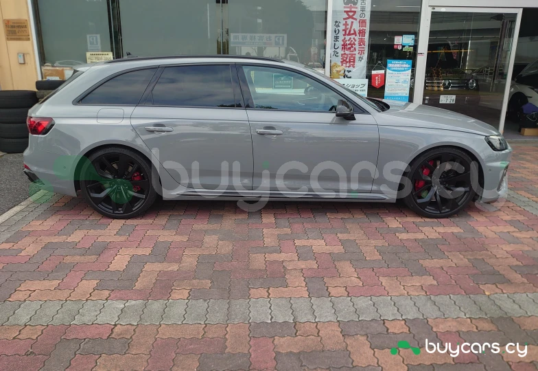 Audi RS4 Avant Grey