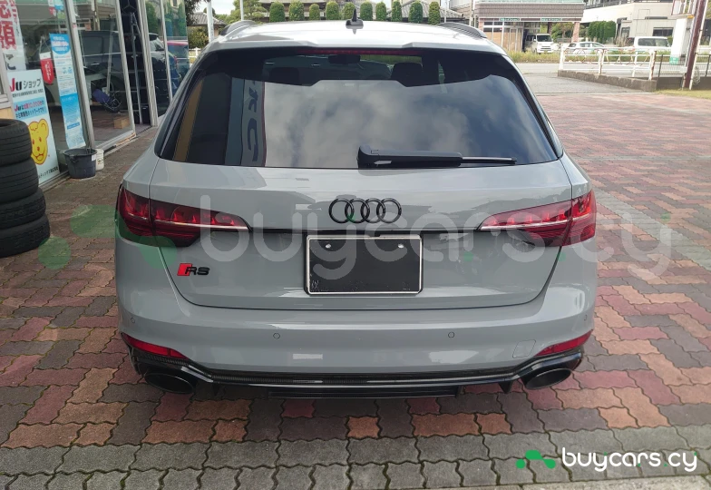 Audi RS4 Avant Grey