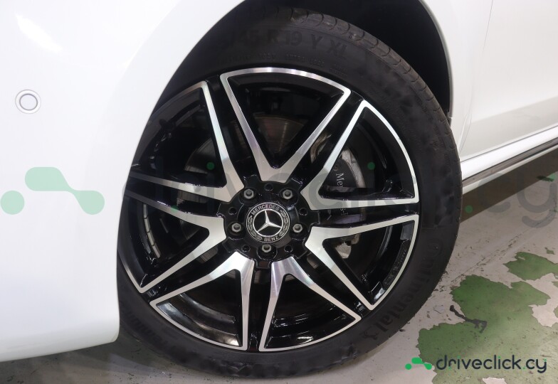 Mercedes V-class White