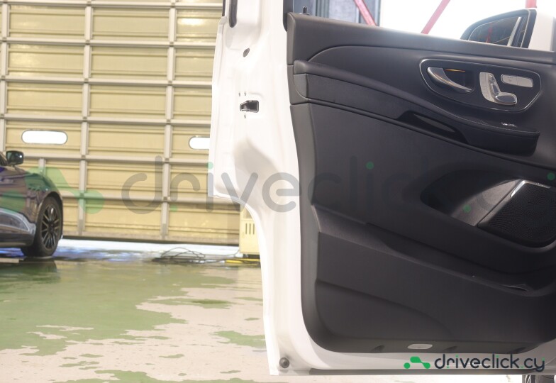 Mercedes V-class White