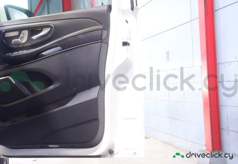 Mercedes V-class White