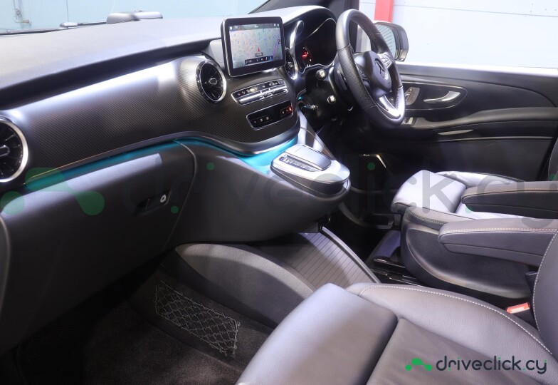 Mercedes V-class White