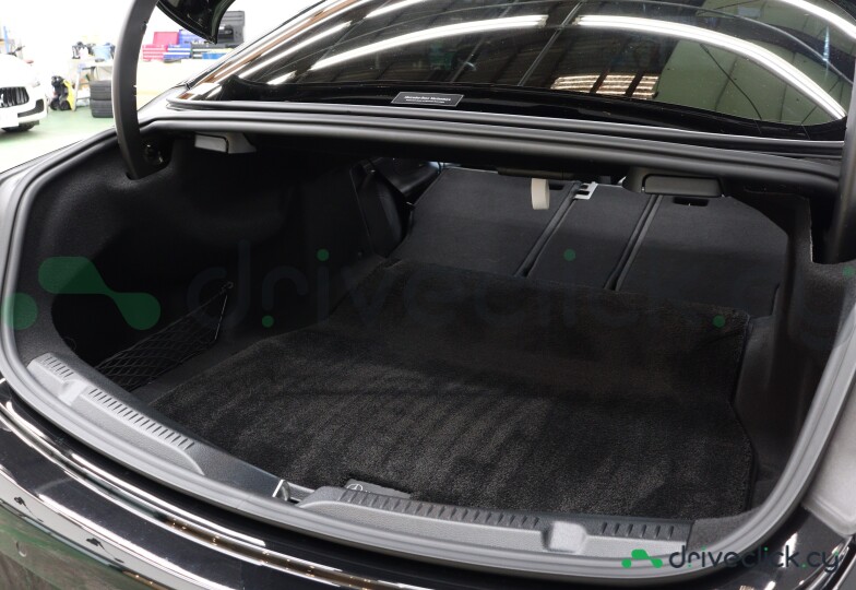 Mercedes E-class Black