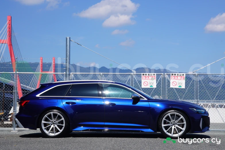 Audi RS6 Avant Blue