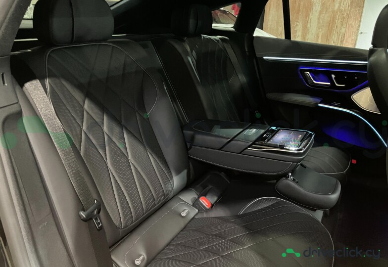 Mercedes EQS Black