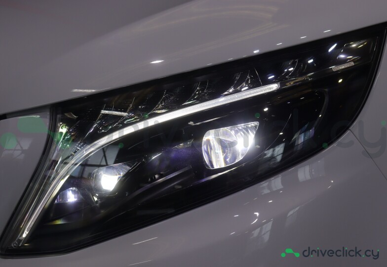 Mercedes V-class White