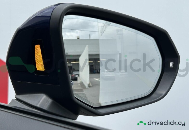 Audi Q2 Синий