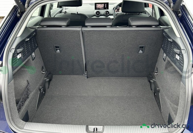 Audi Q2 Синий