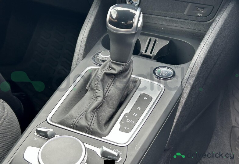 Audi Q2 Синий