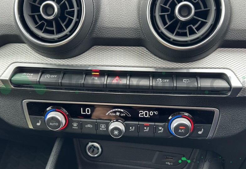 Audi Q2 Синий