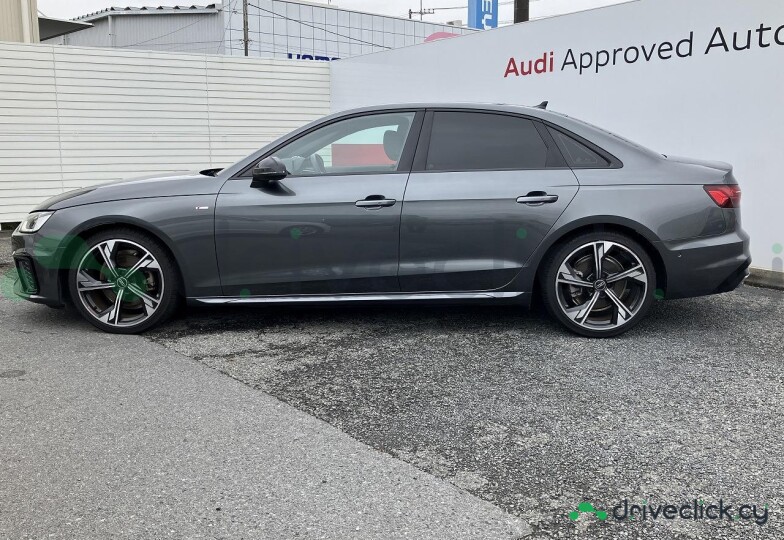 Audi A4 Серый