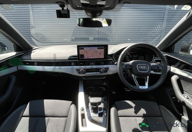 Audi A4 Белый