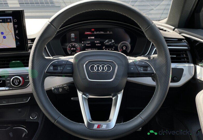 Audi A4 Белый