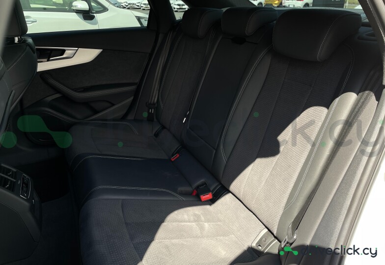 Audi A4 Белый