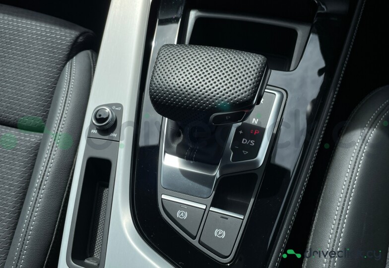 Audi A4 Белый