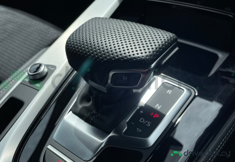 Audi A4 Белый