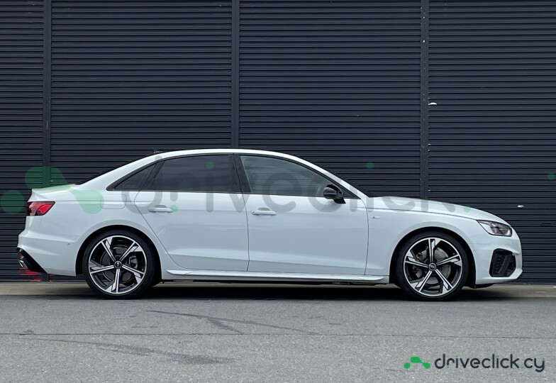 Audi A4 Белый