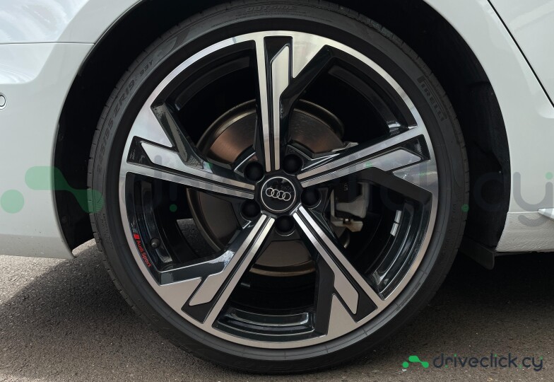 Audi A4 Белый