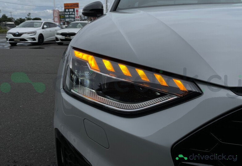 Audi A4 Белый