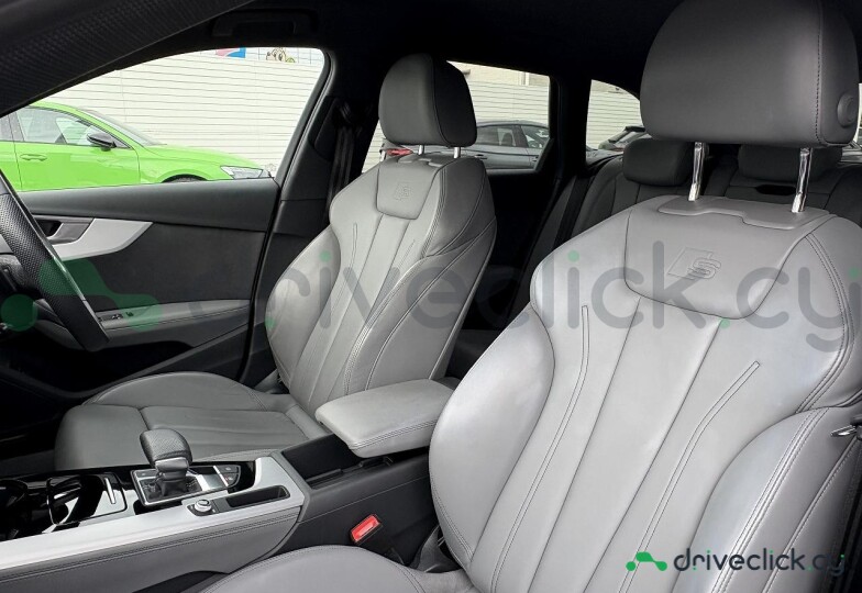 Audi A4 Белый