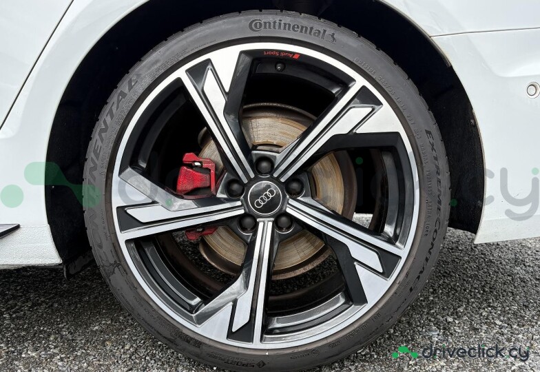 Audi A4 Белый