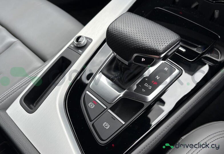 Audi A4 Белый