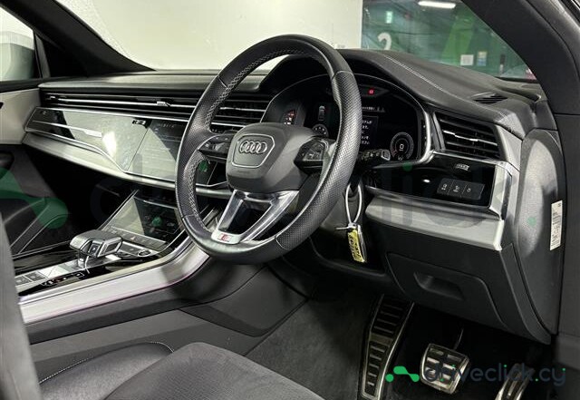 Audi Q8 Black